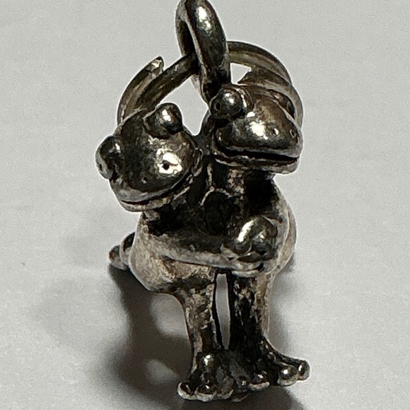 Solid Sterling Silver Dancing Frogs 🐸 Pendant. - Picture 1 of 7